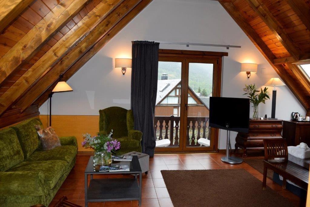 Mauberme Mountain Boutique Hotel Salardu Exterior photo