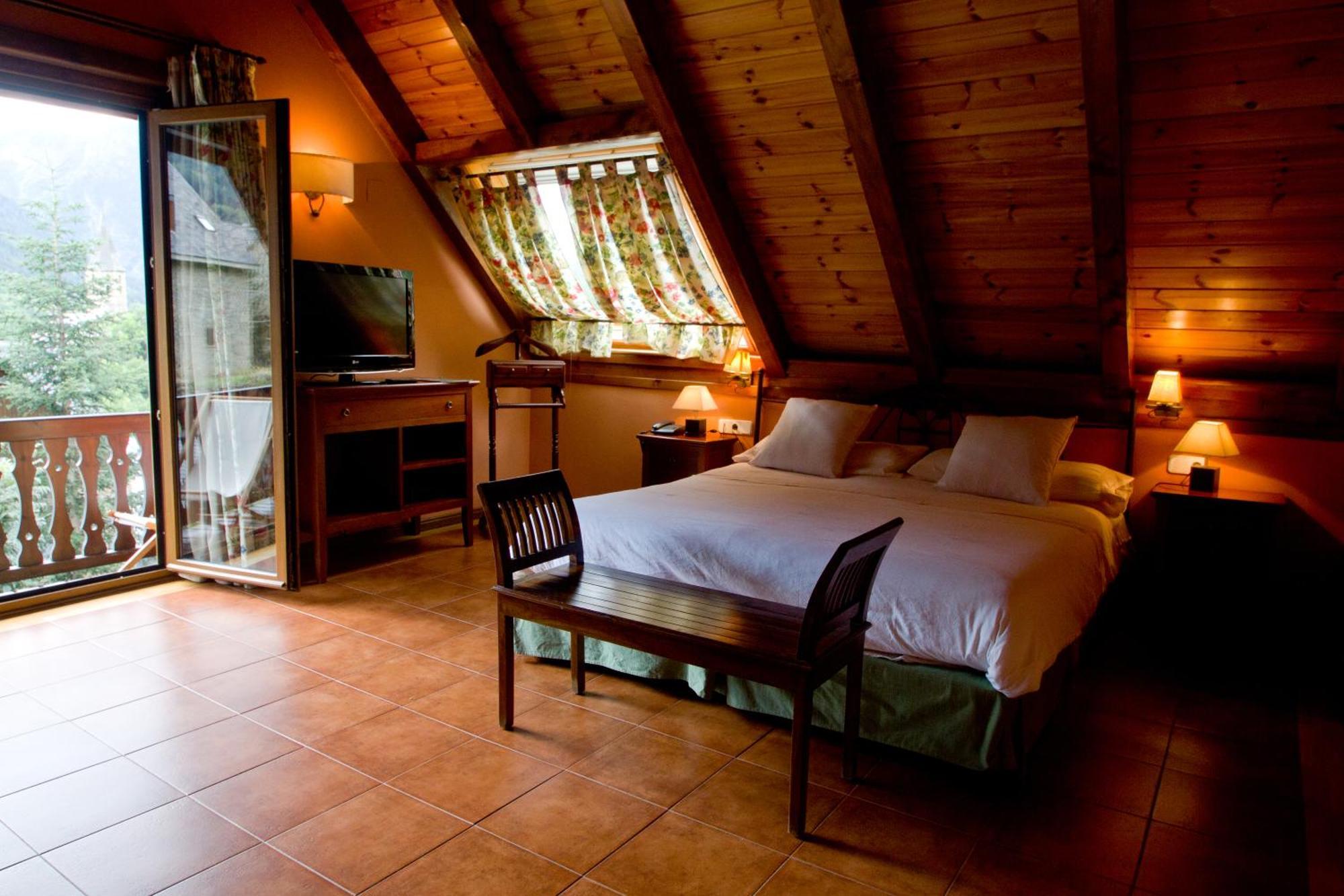 Mauberme Mountain Boutique Hotel Salardu Exterior photo
